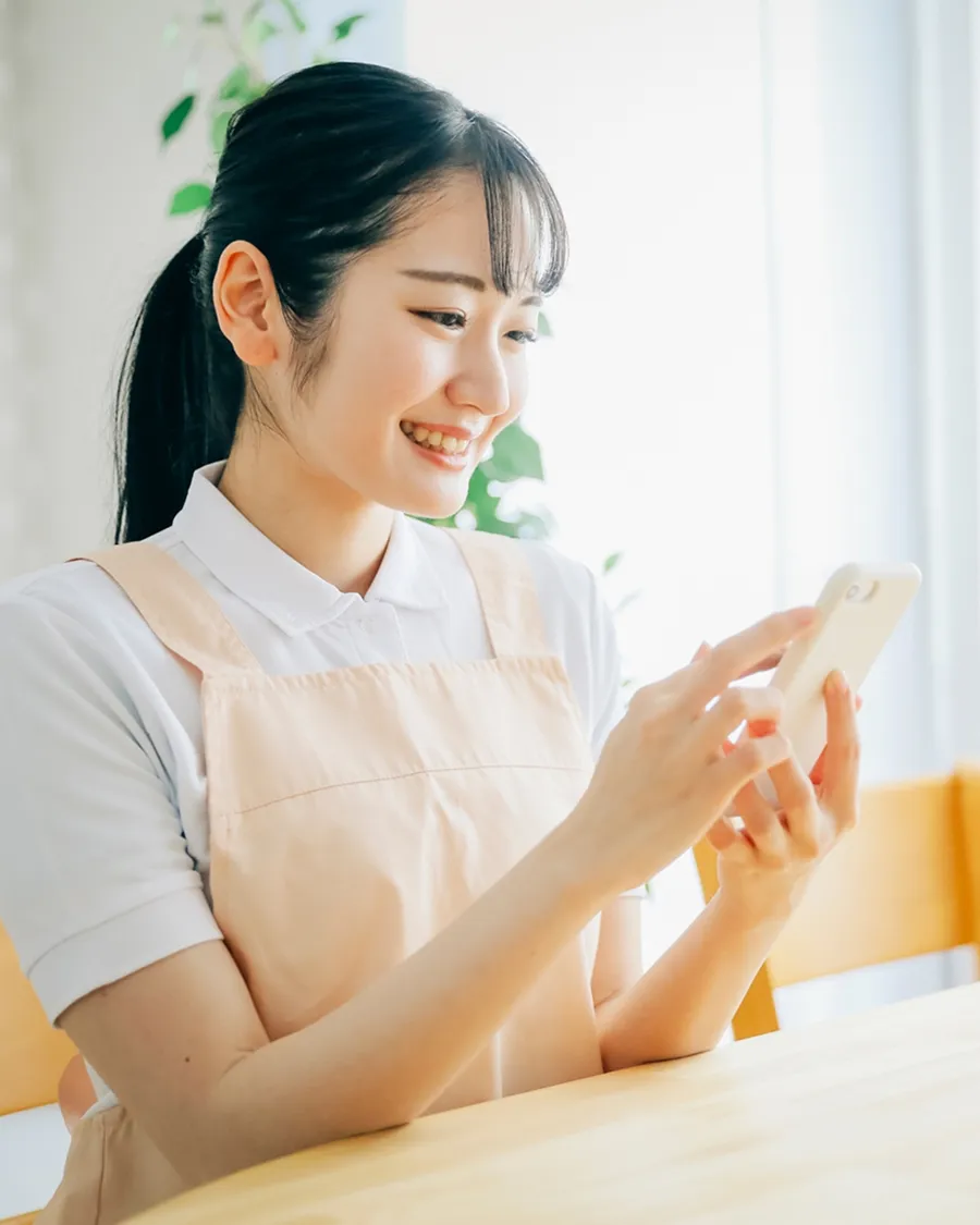 アプリ画面（スマホ UI）